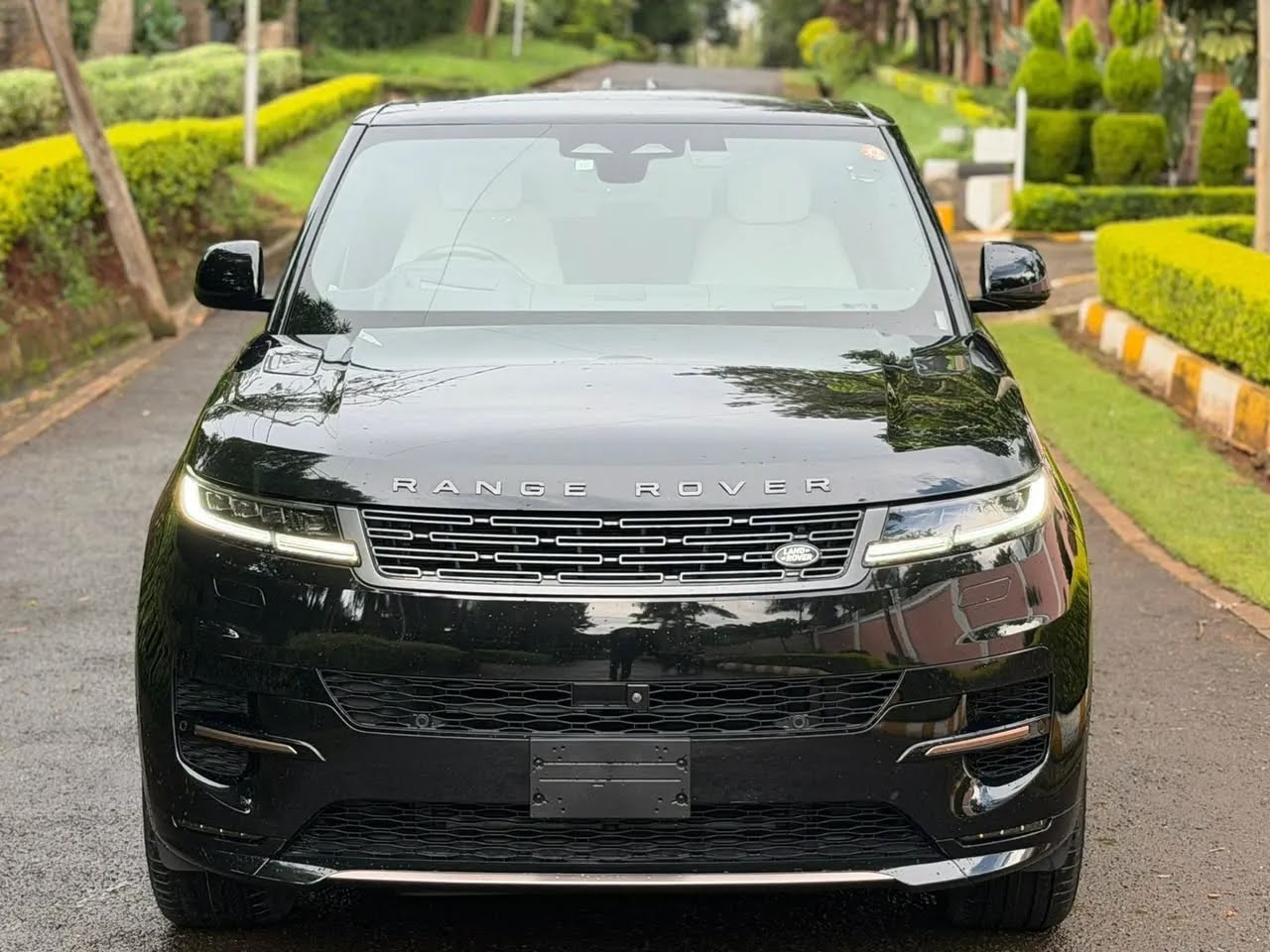 2023 Range Rover Sport Autobiography 300D with Panoramic Sunroof